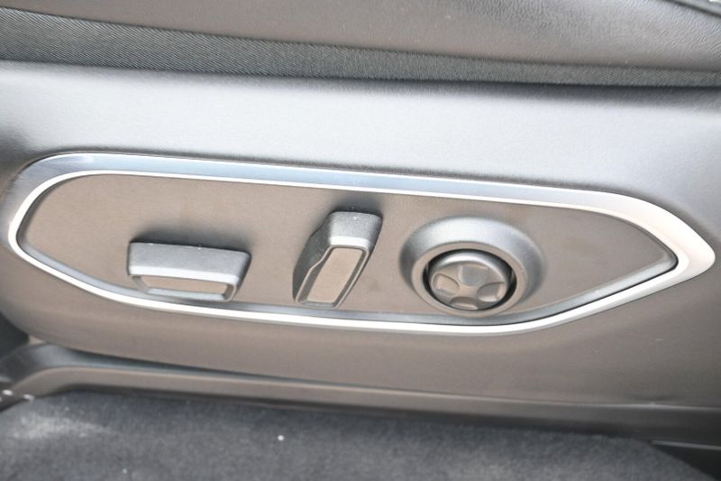 2025 Wagoneer L Image 20