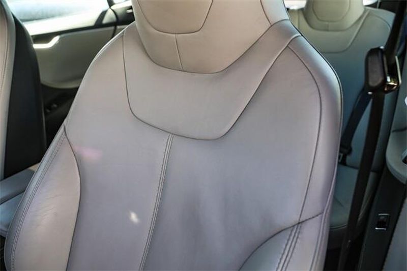 2015 Tesla Model S 70DImage 24