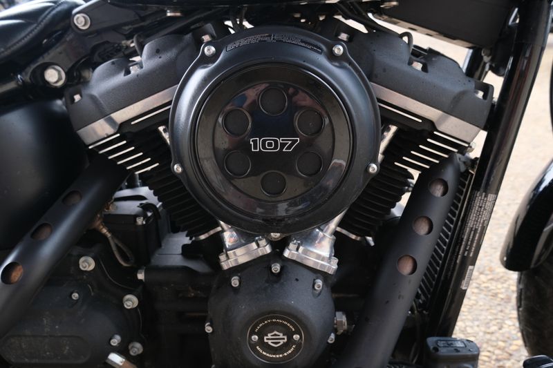 2019 HARLEY SOFTAIL STREET BOB BLACK Image 3