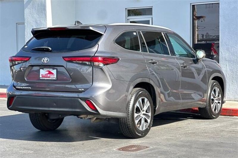 2022 Toyota Highlander XLEImage 4