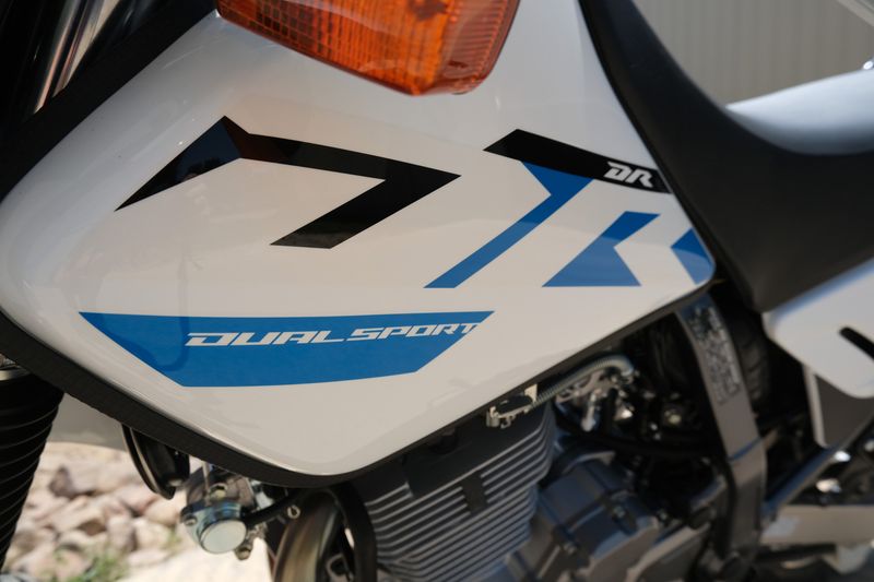 2025 Suzuki DR 650 S WHITEImage 3