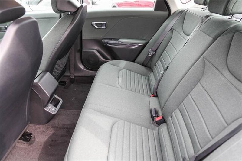 New 2025 Kia K4 EXImage 9