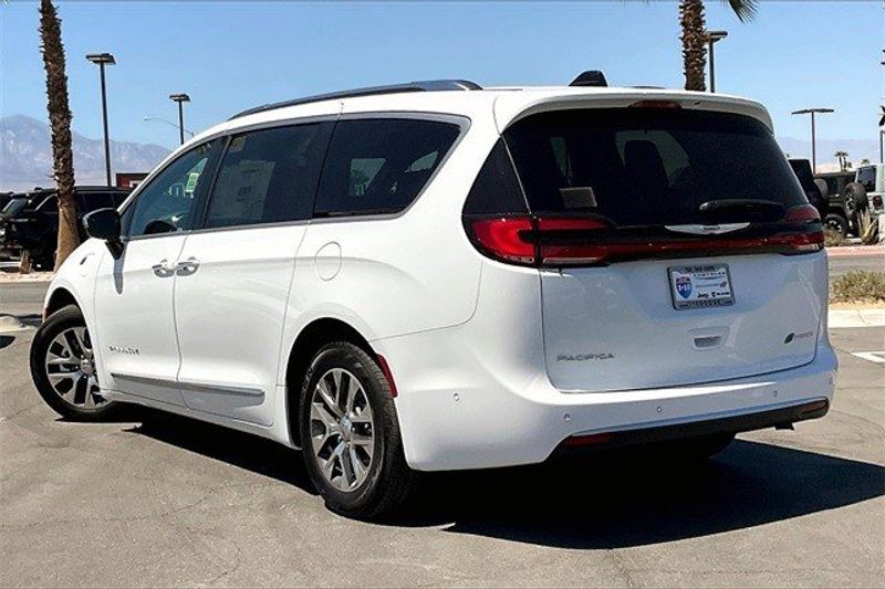 2023 Chrysler Pacifica Plug-in Hybrid Pinnacle in a Bright White Clear Coat exterior color and Blackinterior. I-10 Chrysler Dodge Jeep Ram (760) 565-5160 pixelmotiondemo.com 