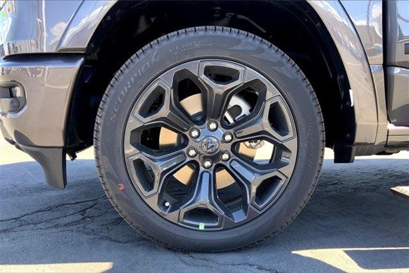 2022 RAM 1500 Limited Crew Cab 4x4 5