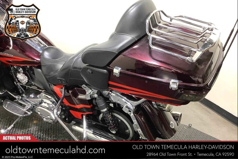 2017 Harley-Davidson Electra Glide in a BLK GNT/EL RED W/PINSTRIPE exterior color. BMW Motorcycles of Temecula – Southern California 951-395-0675 bmwmotorcyclesoftemecula.com 