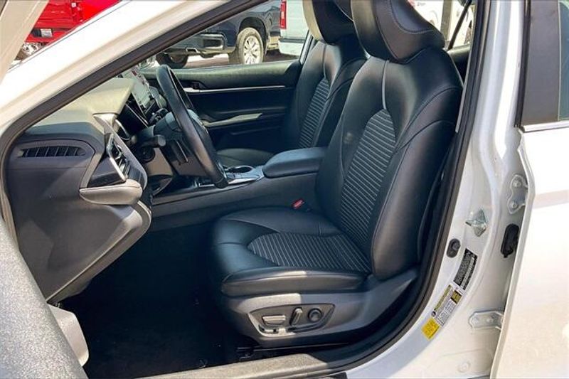 Used 2022 Toyota Camry SEImage 24
