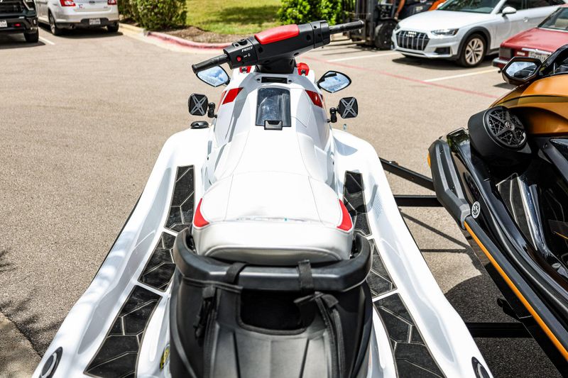 2021 Yamaha EX LIMITED TORCH RED AND WHITE Image 19
