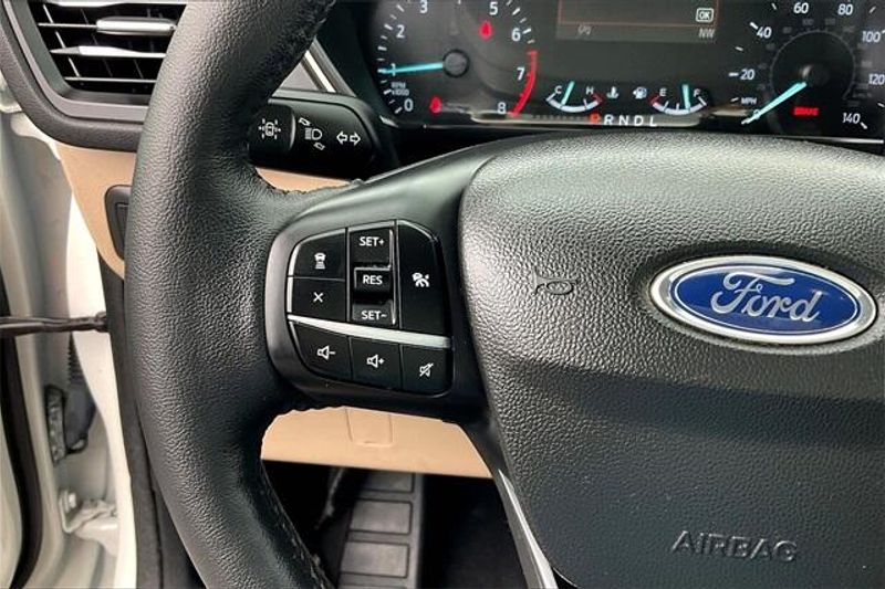 2020 Ford Escape SELImage 18
