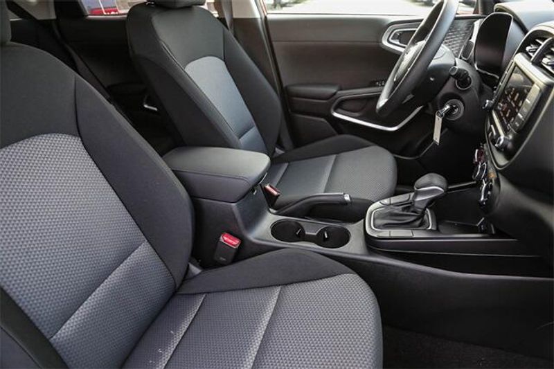 2025 Kia Soul LXImage 7