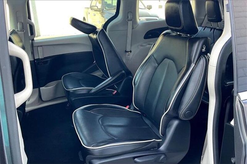 2023 Chrysler Pacifica Hybrid LimitedImage 25