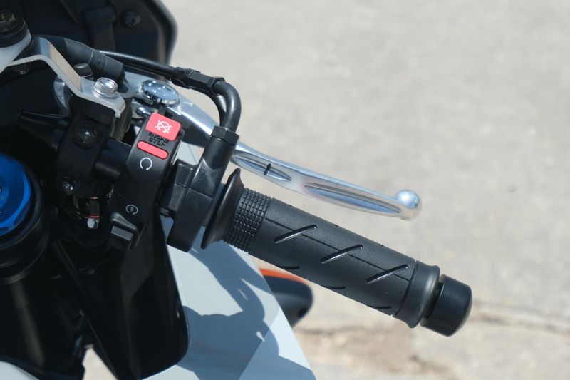 2025 Honda CBR600RR ABS DEEP PEARL GRAY Image 15