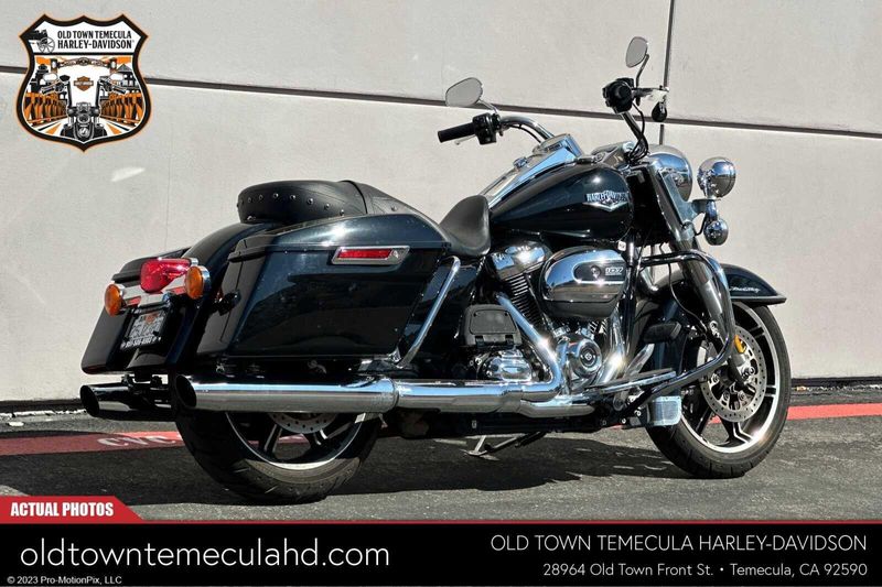 2021 Harley-Davidson Road King in a Black exterior color. BMW Motorcycles of Temecula – Southern California (951) 506-6903 bmwmotorcyclesoftemecula.com 