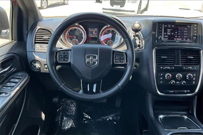 2019 Dodge Grand Caravan SXTImage 4