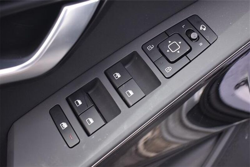 New 2025 Kia Niro EX TouringImage 19