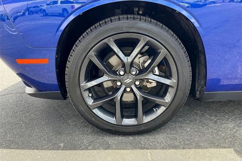 2022 Dodge Challenger SXTImage 8