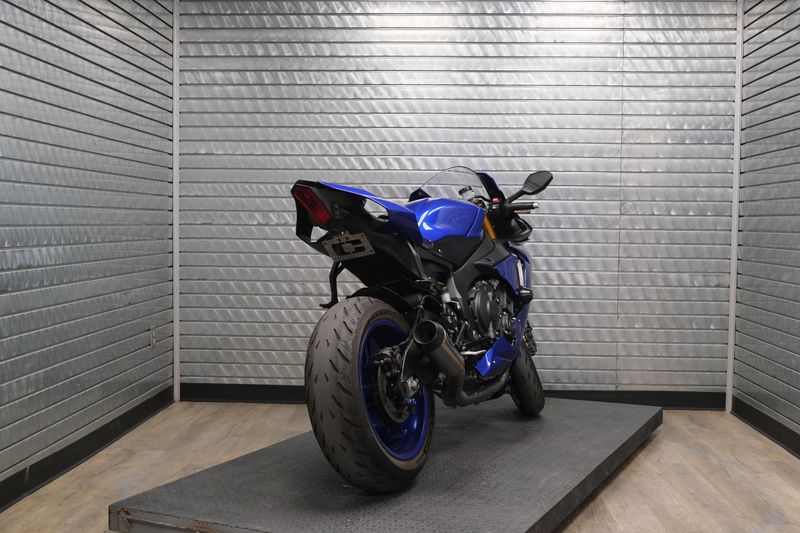USED 2018 YAMAHA YZF-R1 Image 3