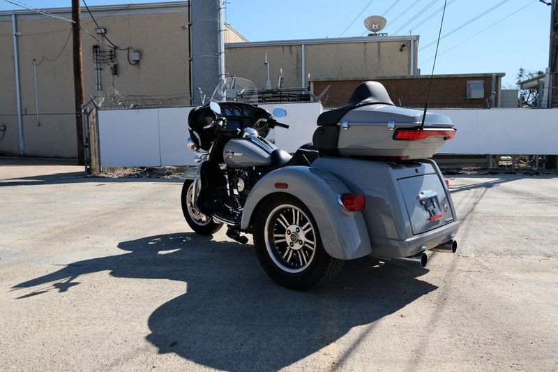 USED 2024 HARLEY TRIKE TRI GLIDE ULTRA Image 5