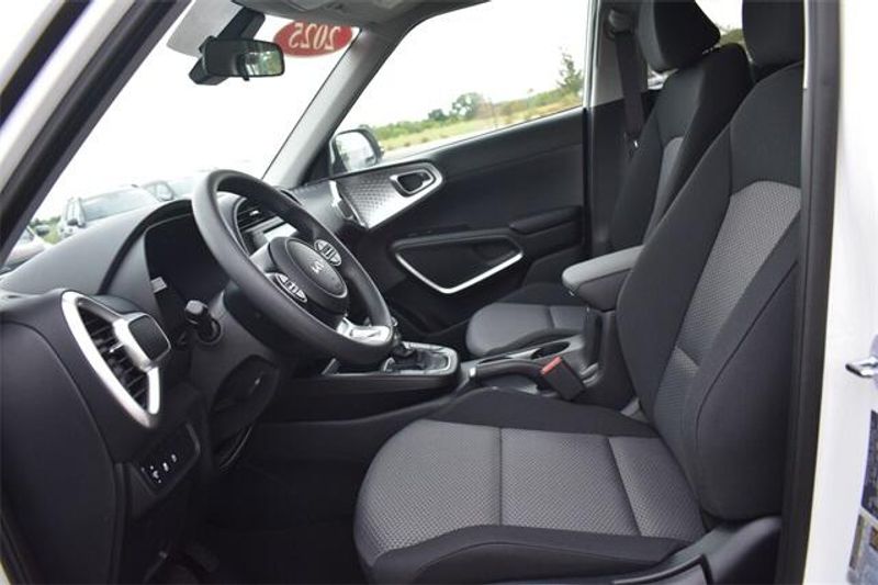 New 2025 Kia Soul LXImage 19