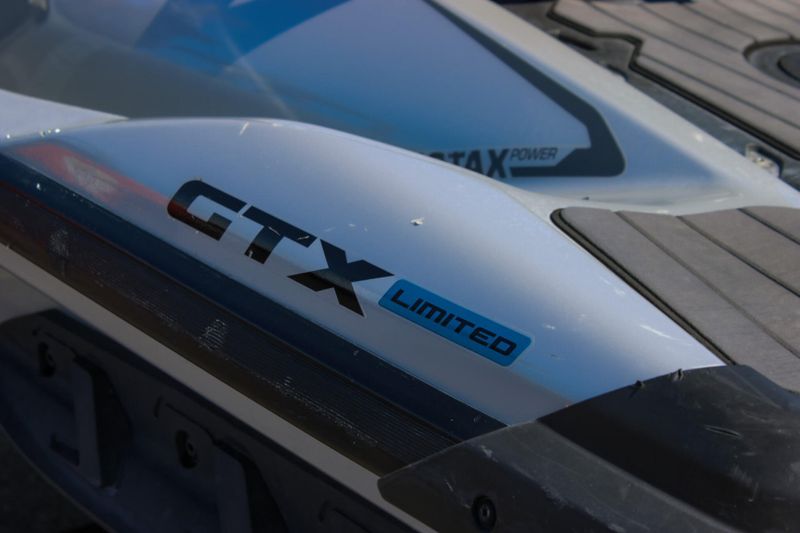 2021 SEADOO GTX 300 LTD SILVER Image 20