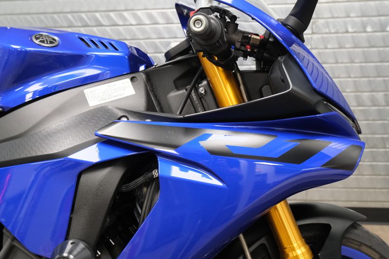 USED 2018 YAMAHA YZF-R1 Image 10