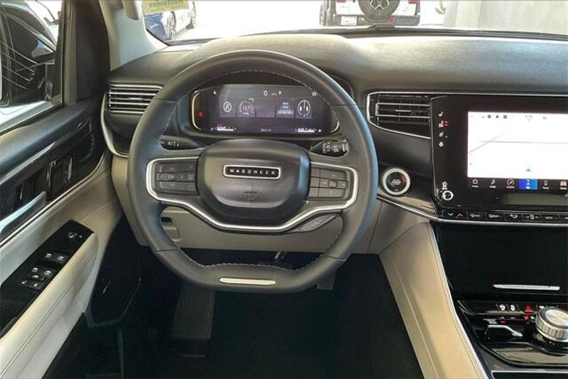 2024 Jeep Wagoneer Base photo 4