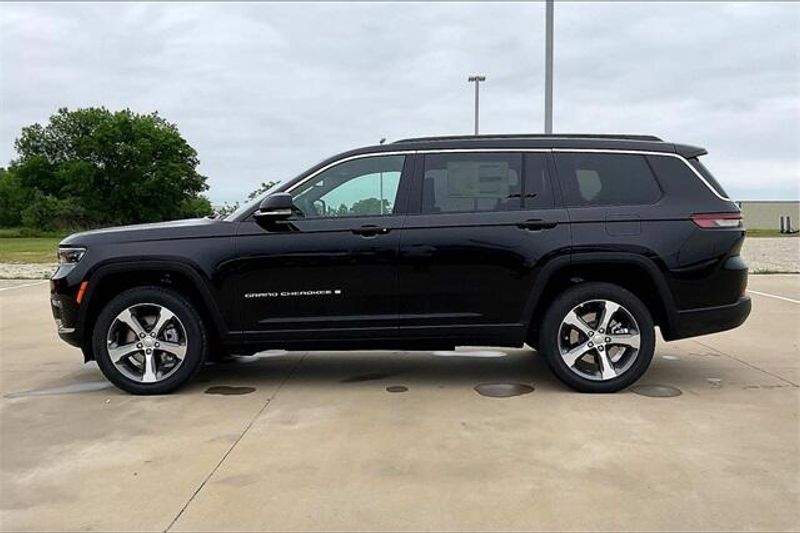 2024 Jeep Grand Cherokee L Limited 4x4Image 14