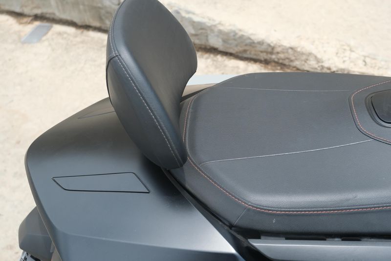 2021 Honda GOLDWING DCT DEEP PEARL GRAY Image 10