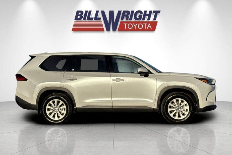 New 2026 Toyota Grand Highlander XLEImage 2