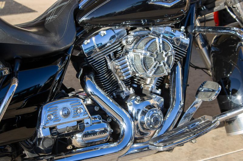 USED 2015 HARLEY ROAD KING BASE Image 9