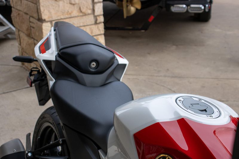 NEW 2026 YAMAHA YZFR3 ABS 70TH ANNIVERSARY EDITION Image 2