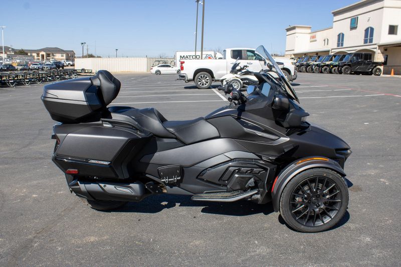 NEW 2026 CAN-AM SPYDER RT LIMITED Image 2
