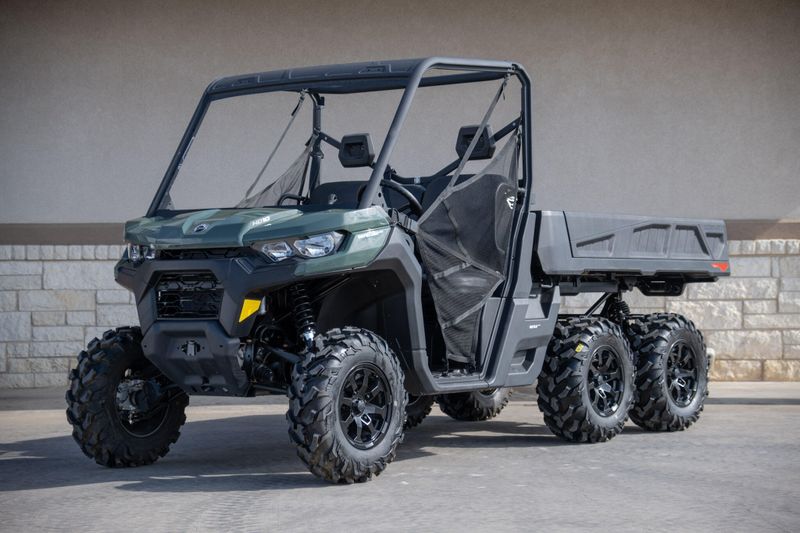 2024 CAN-AM SSV DEF 6X6 DPS 64 HD10 GN 24 in a GREEN exterior color. Family PowerSports (877) 886-1997 familypowersports.com 