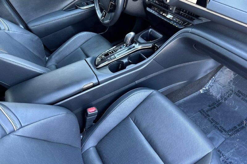 Used 2025 Toyota Crown Signia XLEImage 15