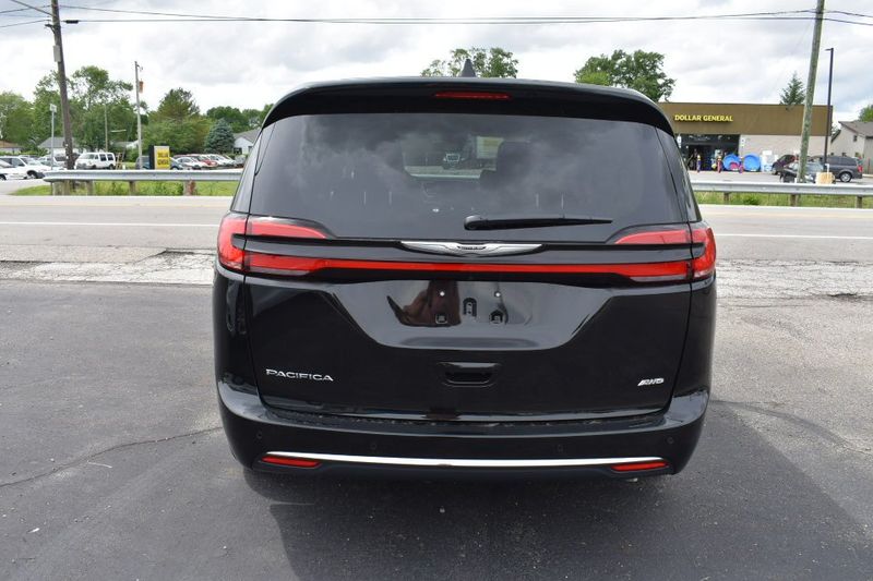 2024 Chrysler Pacifica Touring L AwdImage 4