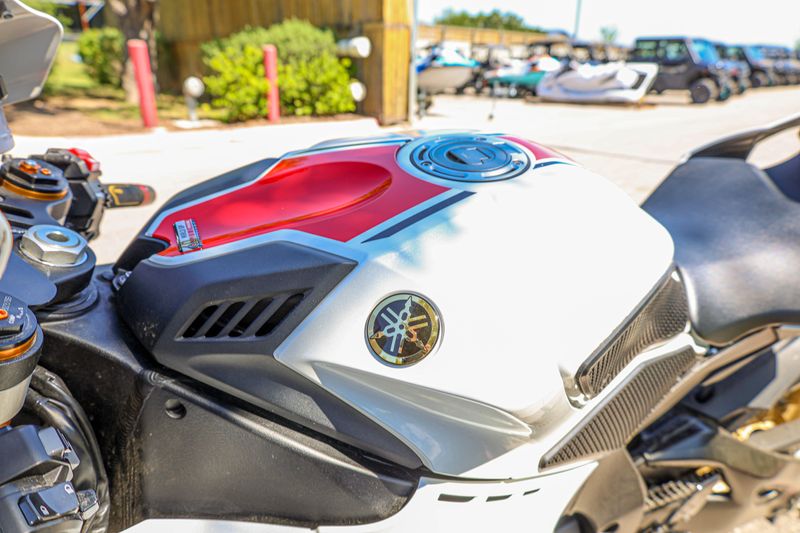 USED 2022 YAMAHA YZFR1 Image 18