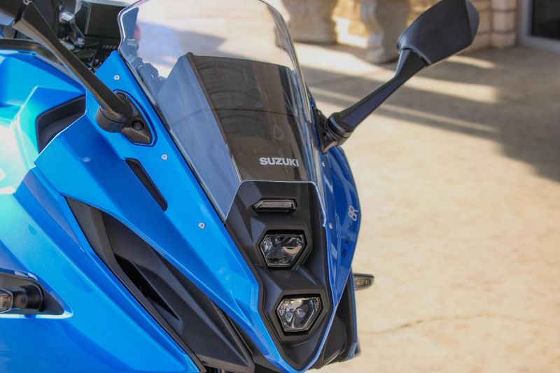 NEW 2026 SUZUKI GSX8R Image 9