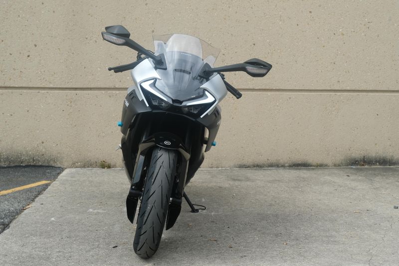 2025 CFMOTO 675 SS NEBULA BLACK Image 9
