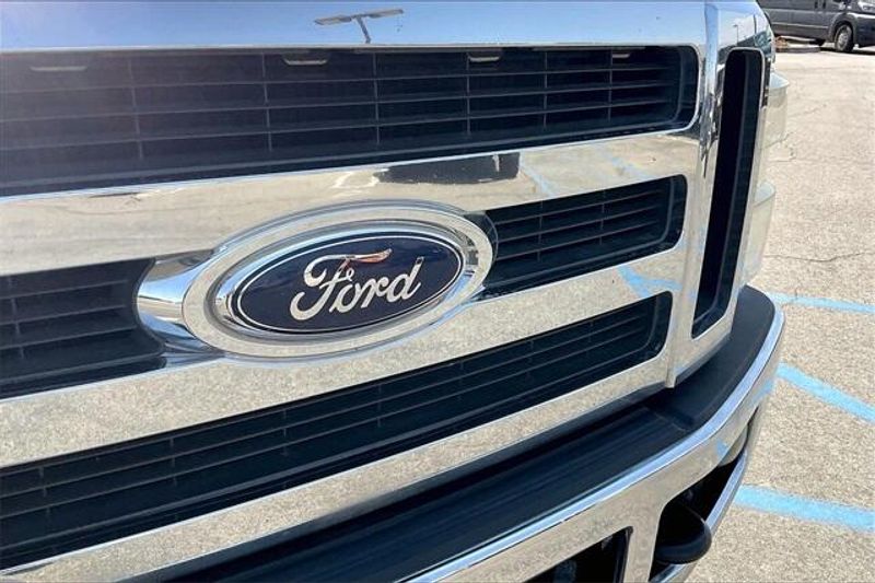 2009 Ford F-350 LariatImage 30