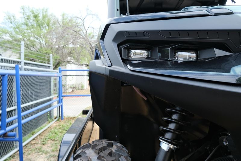 NEW 2026 CAN-AM DEFENDER MAX XT HD11 WITH 1025 INCH TOUCHSCREEN Image 4