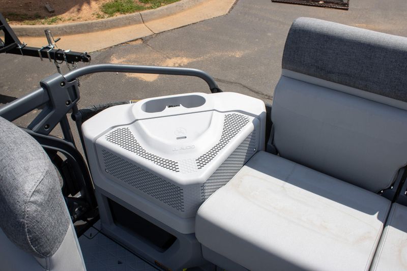 NEW 2026 SEADOO SWITCH SPORT 18 300HP TECH PACKAGE WITH PAINTED TRAILER Image 15