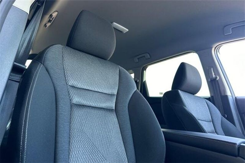 New 2025 Nissan Rogue SVImage 14