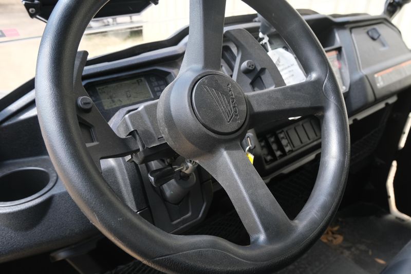 NEW 2025 HONDA PIONEER 10006 DELUXE CREW Image 23