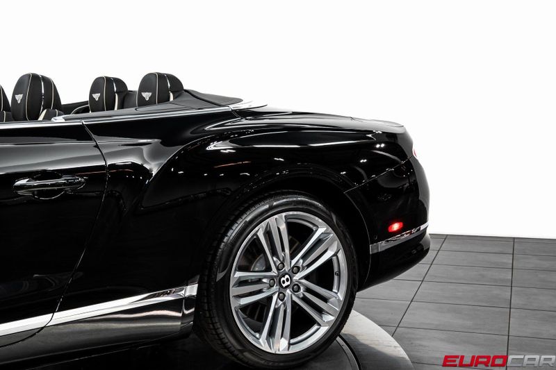 2023 Bentley Continental GTC V8 *FRONT SEAT COMFORT SPEC * TWO-TONE INTERIOR*Image 16