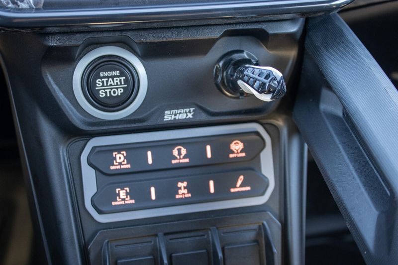 NEW 2026 CAN-AM MAVERICK R MAX X WITH SMARTSHOX 999T DCT Image 35