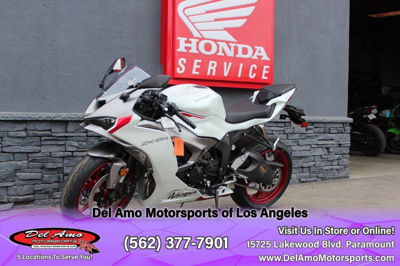 2025 Kawasaki NINJA ZX-6R Image 4