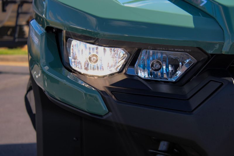 2025 Can-Am DEFENDER MAX DPS HD7 COMPASS GREEN Image 9