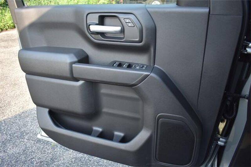New 2025 Chevrolet Silverado 1500 CustomImage 33