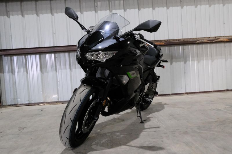 2025 Kawasaki NINJA 650 METALLIC SPARK BLACK AND METALLIC FLAT SPARK BLACKImage 13