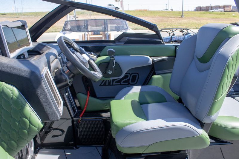 2023 MALIBU M220Image 19