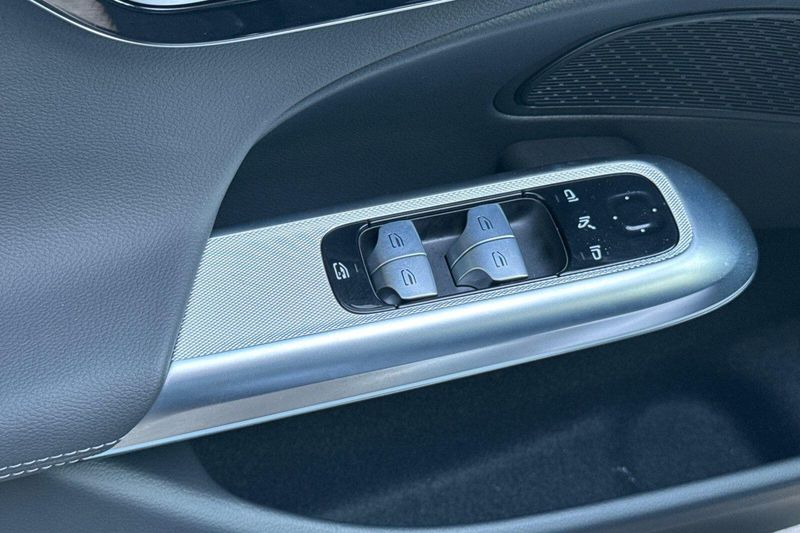 Used 2025 Mercedes-Benz E-Class E 350Image 12